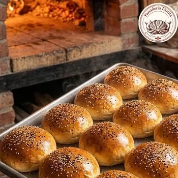 Pan hamburguesa artesanal en piura recién horneado por Panadería Dorita