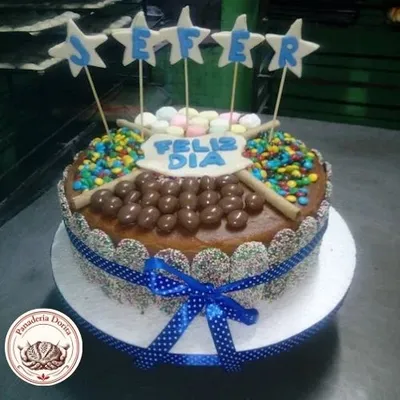 Torta de cumpleaños en Piura decorada por Panadería Dorita