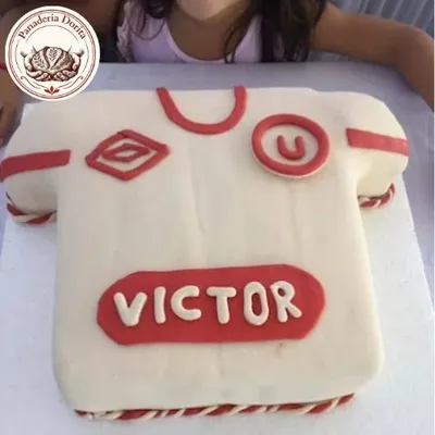 Torta artesanal decorada con tematica deportiva, por Panadería Dorita en Piura